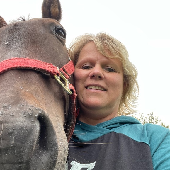 Meet your Posher, Laurie - Picture 5 of 12